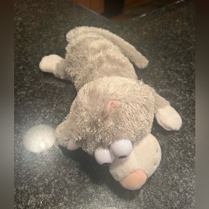 Roffel mates Gray and white cat rolls all over the floor. Good condition con.